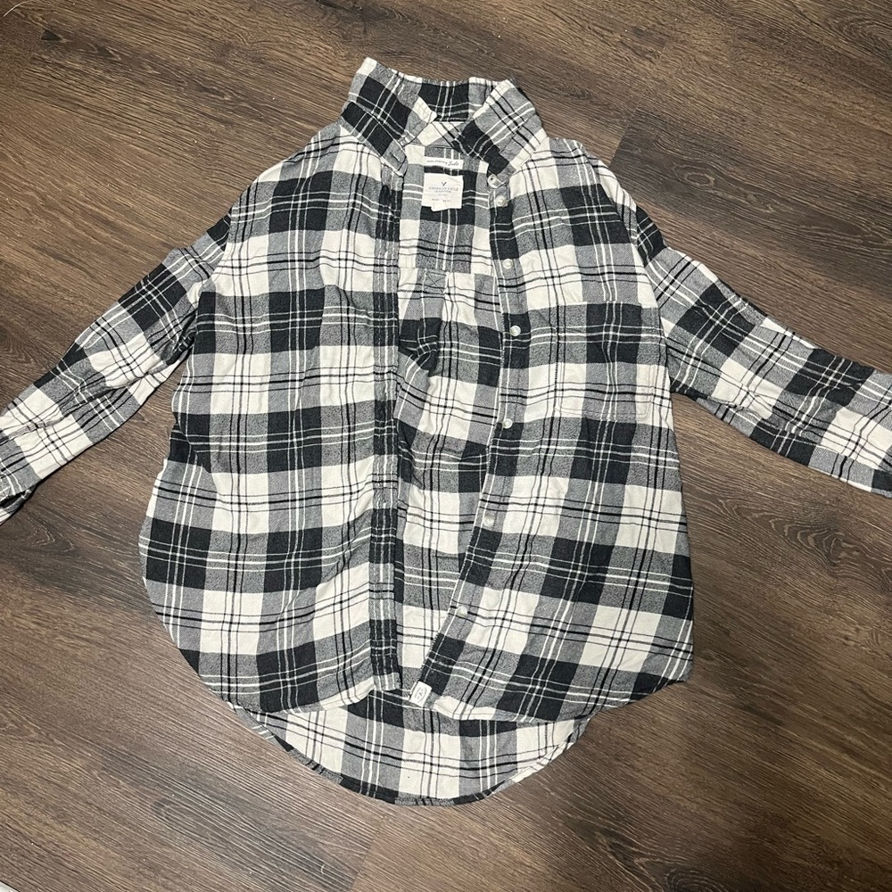 Black and white American Eagle flannel women’s